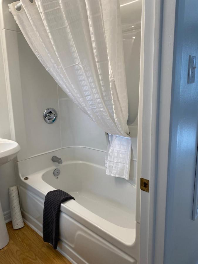 Webbers Lake Charlotte Motel Queen And Double Bed Εξωτερικό φωτογραφία